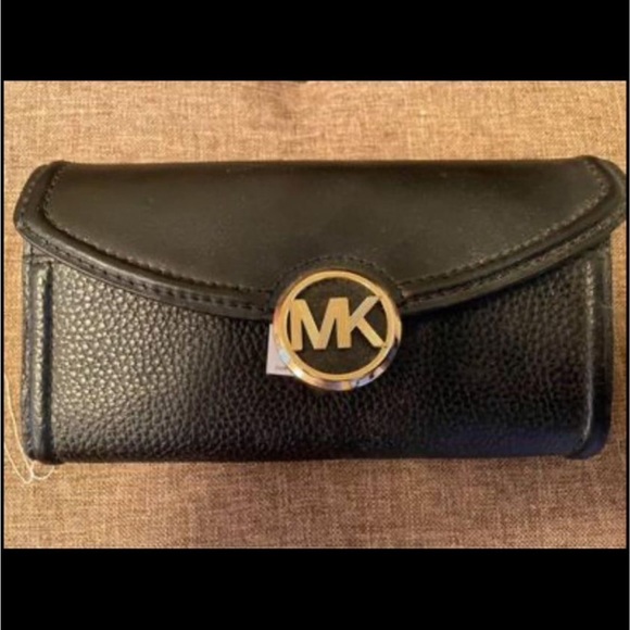 Authentic Michael Kors Wallet For Women - Picture 1 of 3